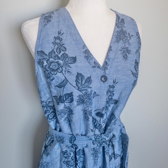 Sleeveless Button-Down Midid Dress - Picture 3 of 6